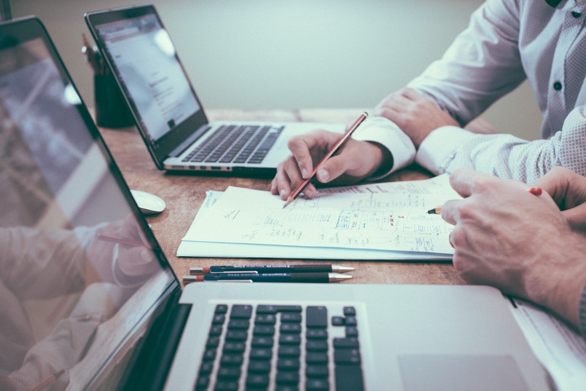 Professional business consultation in The Woodlands — BizRevive bilingual business brokers serving English and Spanish speaking clients